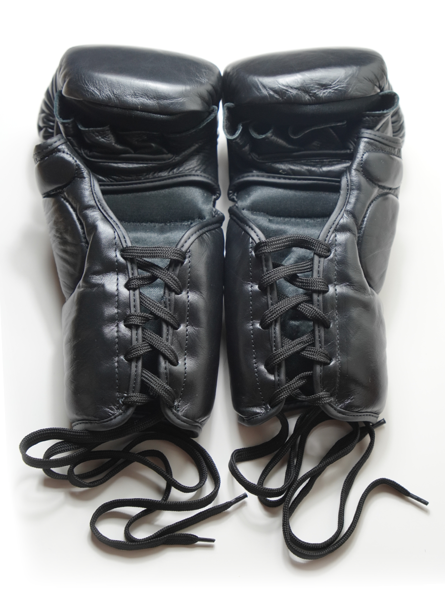 LACE-UP MMA GLOVE (BLACK/WHITE)
